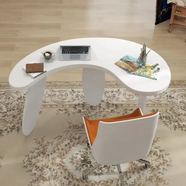 مكتب عصري أبيض بتصميم منحني