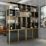 مكتبة عصرية مع مساحة للتخزين