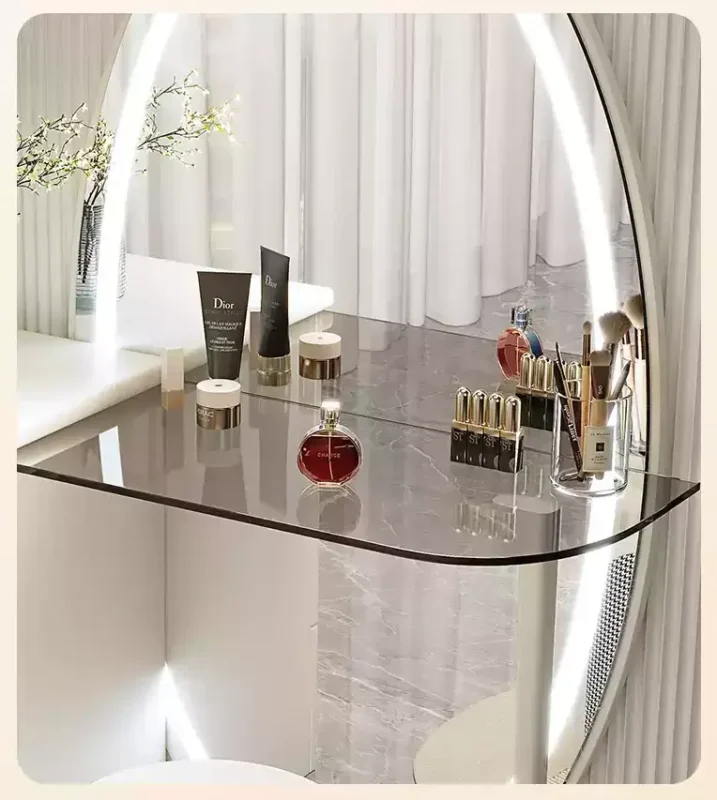 تسريحة غرفة نوم مودرن مع مرأة كبيرة