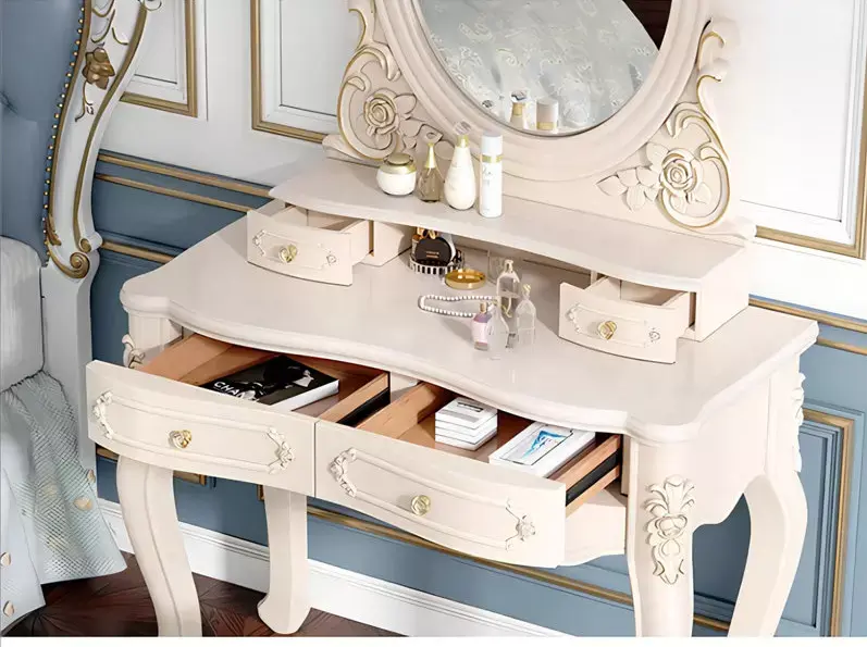 
تسريحة غرفة نوم بتصميم ملكي
