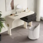 طاولة تسريحة بتصميم منظم و بسيط