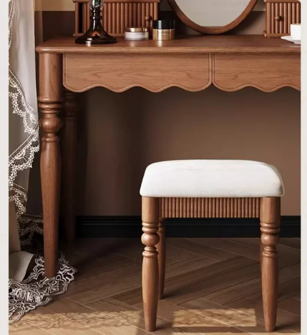 طاولة تسريحة بتصميم ريفي