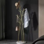 علاقة ملابس على شكل غصون الشجرة