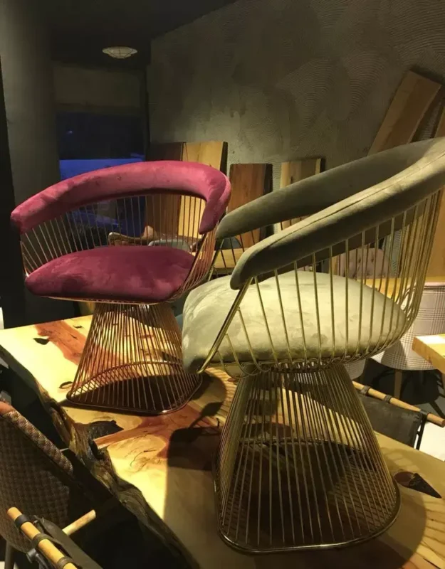 كرسي مودرن ستيل بتصميم بسيط