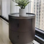 طاولة جانبية للسرير على شكل دائري