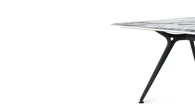 طاولة طعام مع سطح رخامي