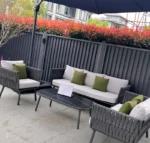 جلسات خارجية مع طاولة للحديقة