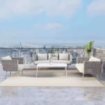 جلسات خارجية مع طاولة للحديقة