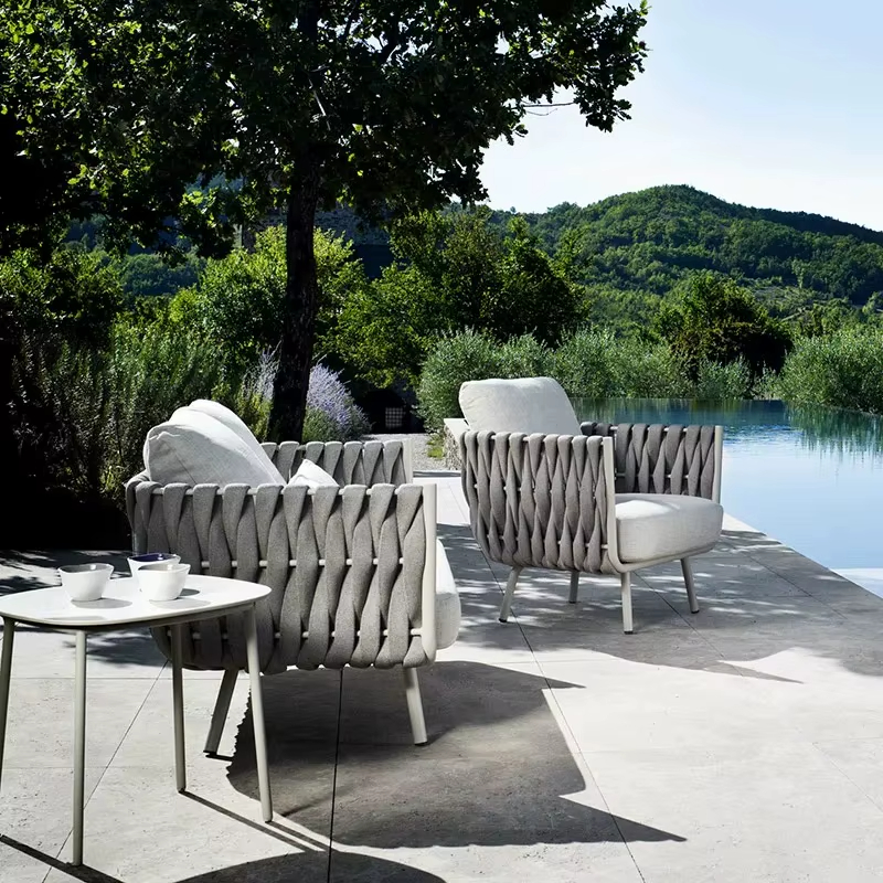 جلسات خارجية مع طاولة للحديقة