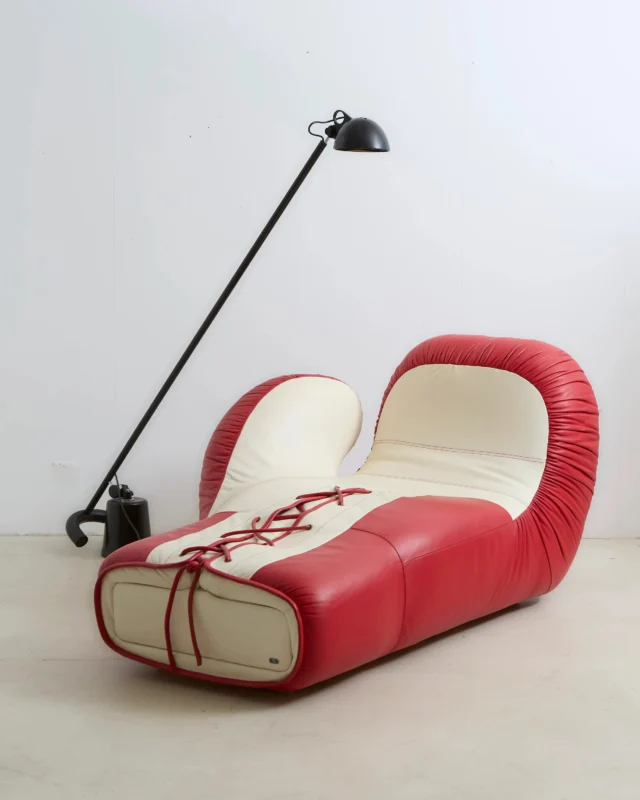 كنب استرخاء شكل قفاز