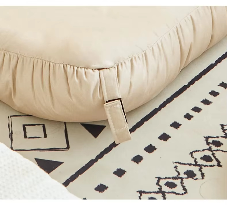 كرسي سرير قابل للطي بتصميم عملي متعدد الاستخدام