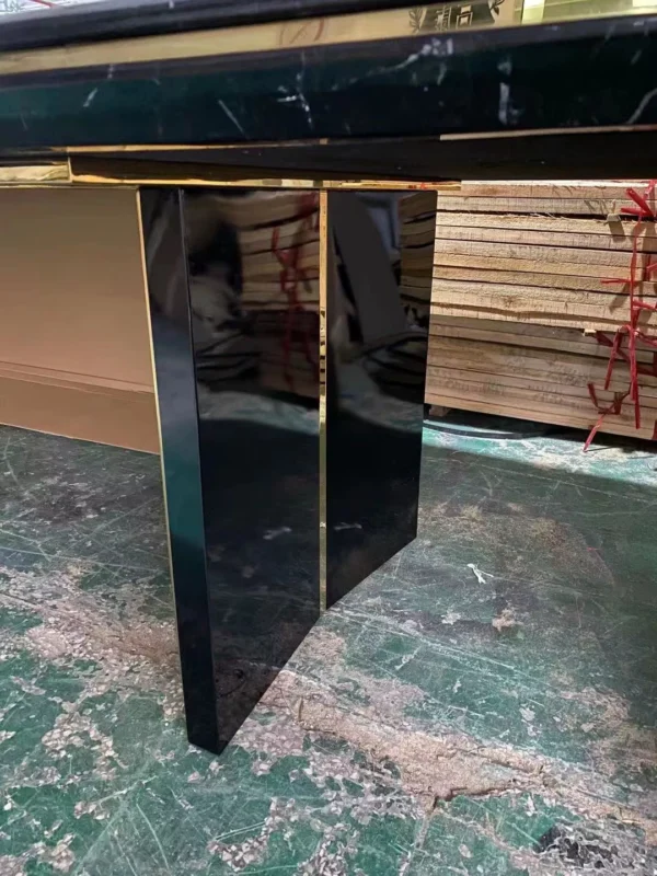 طاولة طعام فاخره بتصميم أسباني