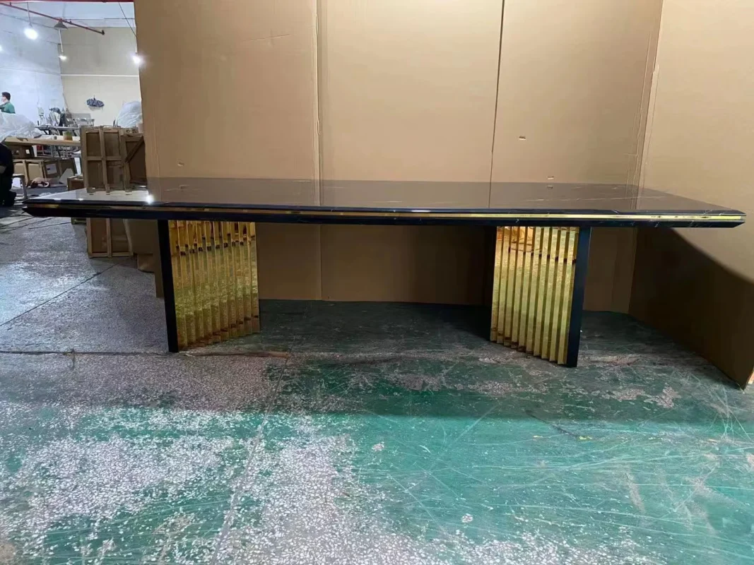 طاولة طعام فاخره بتصميم أسباني